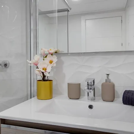 Apartamento The Charming Oasis! 2 Bedrooms - By Hellodomik *
