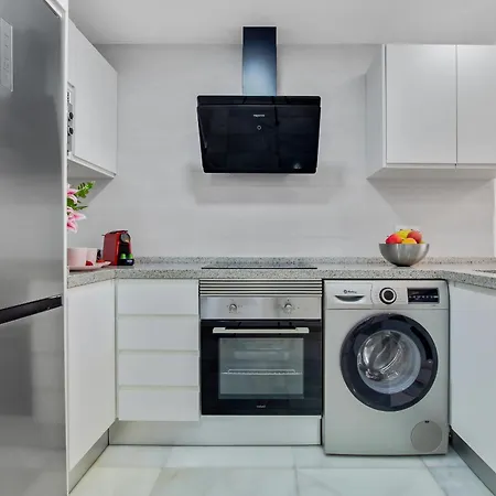 The Charming Oasis! 2 Bedrooms - By Hellodomik