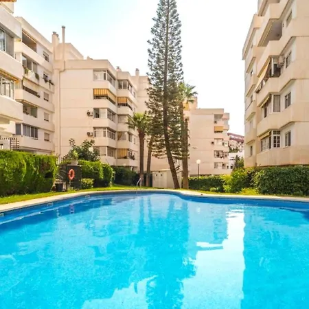 The Charming Oasis! 2 Bedrooms - By Hellodomik Apartment