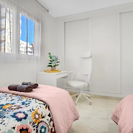 The Charming Oasis! 2 Bedrooms - By Hellodomik Apartment *