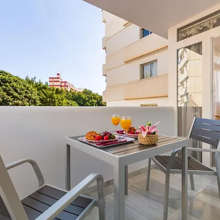 The Charming Oasis! 2 Bedrooms - By Hellodomik