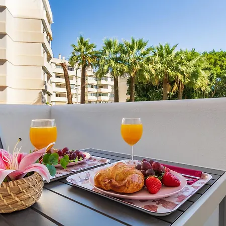 The Charming Oasis! 2 Bedrooms - By Hellodomik *
